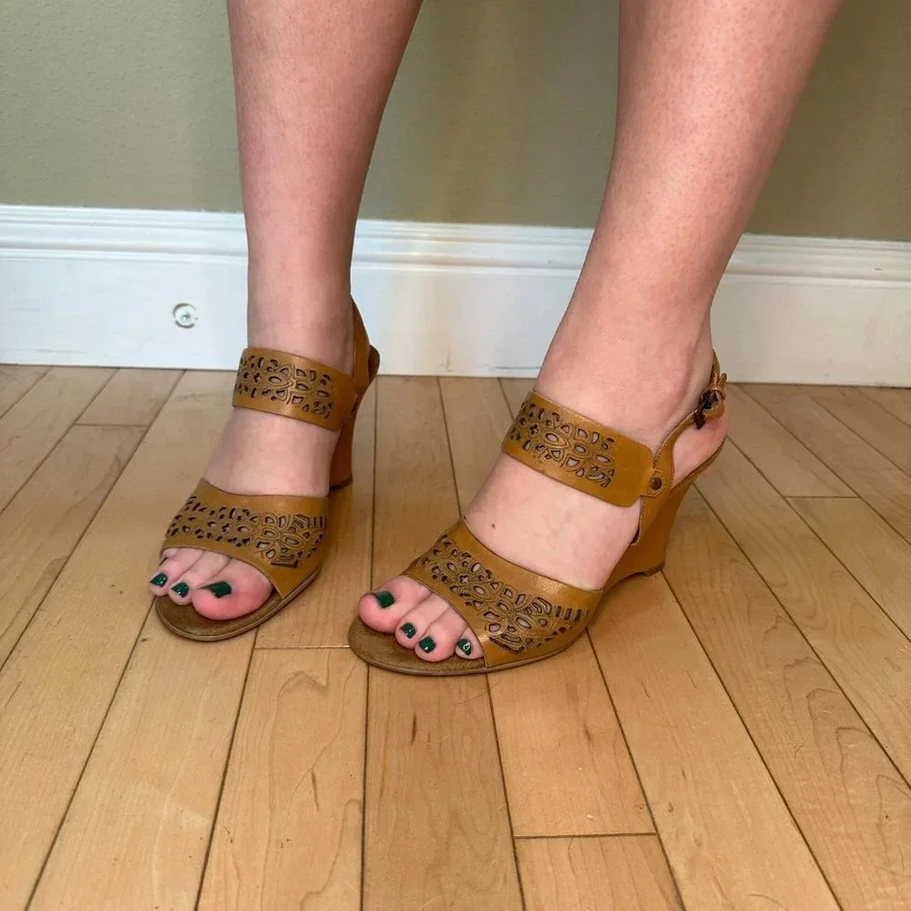 Franco Sarto suede sole